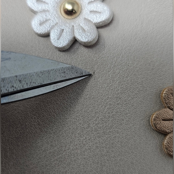 Imoshion Oversized Wristlet Clutch Makeup Bag With Floral Appliques - Picture 13 of 14